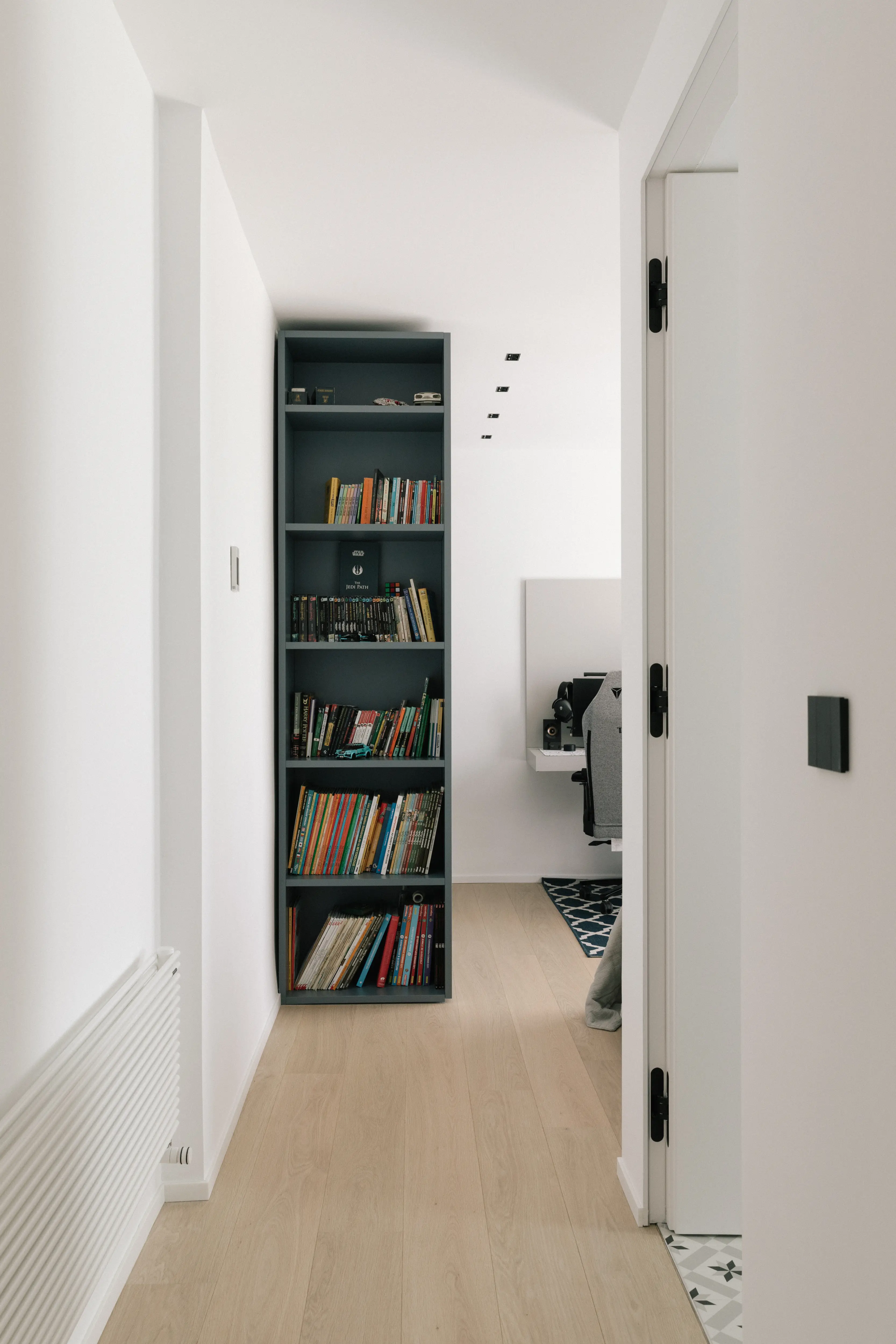 Finished bedroom design d’intérieur in renovated Campolivar Valence home image 53
