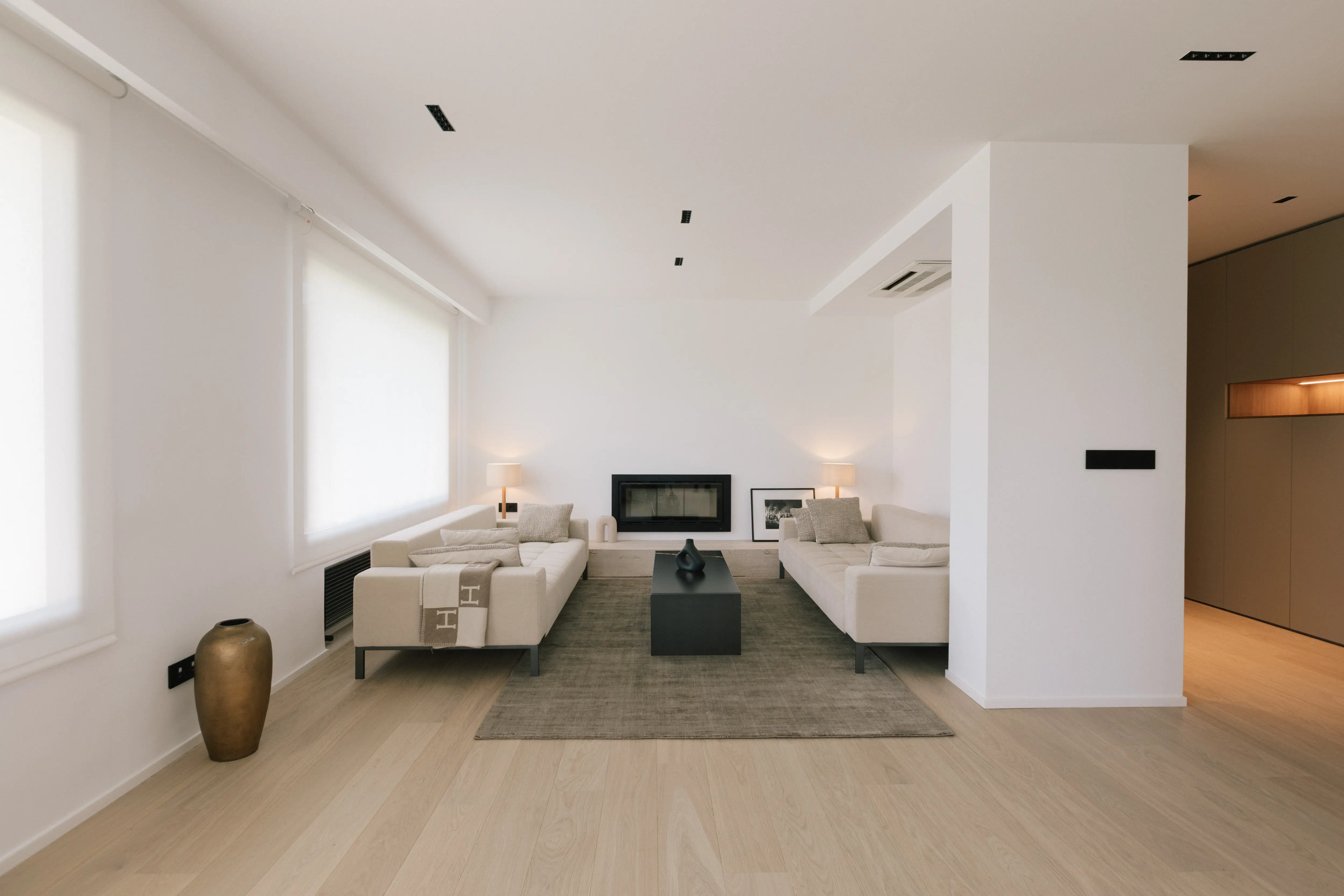 Open-plan living area after rénovation de villa in Campolivar Valence image 7