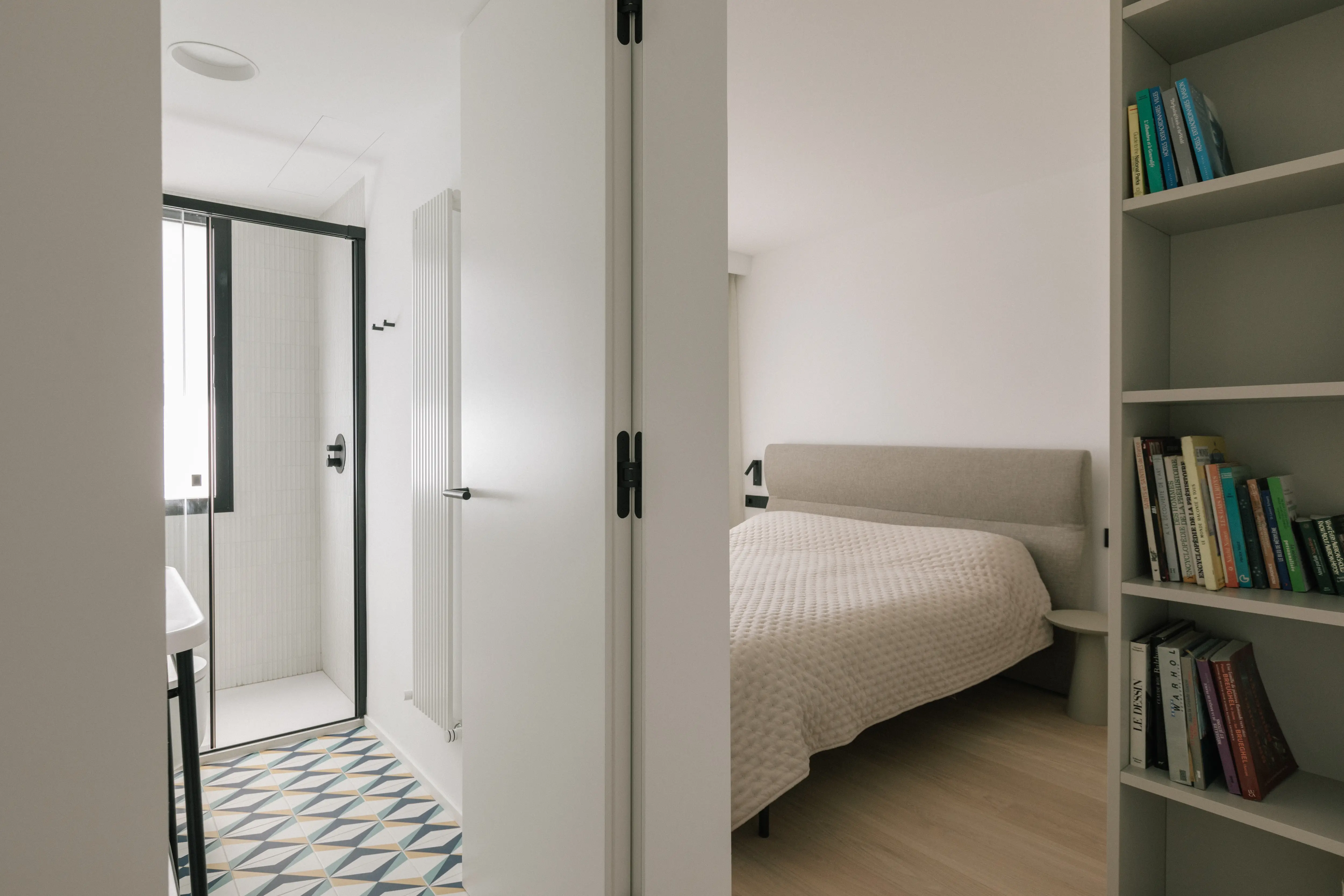 Finished bedroom design d’intérieur in renovated Campolivar Valence home image 60