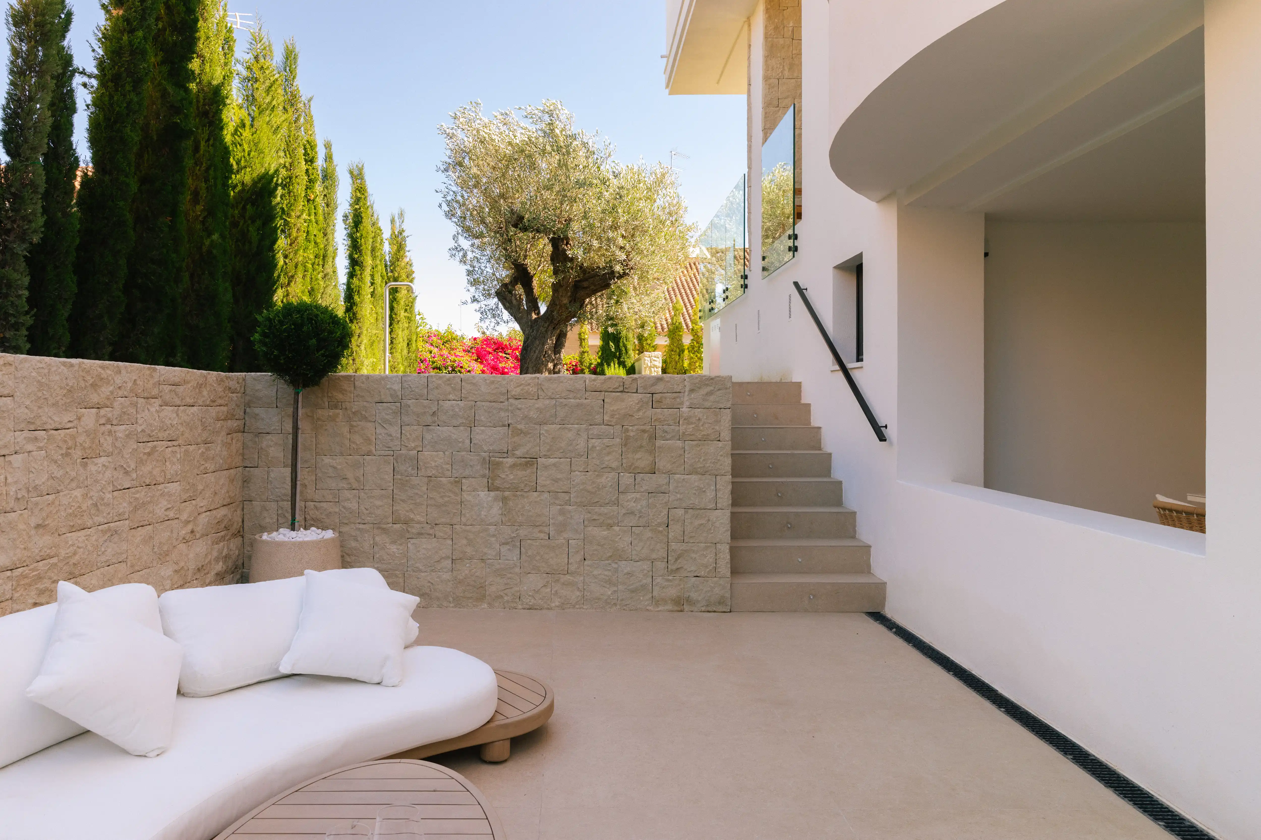 Outdoor terrace and pool area after rénovation de villa in Campolivar Valence image 75